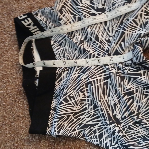Nike Pro black & white athletic leggings. Size small - Picture 10 of 10